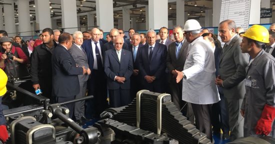 وزير الصناعة: 3 مليارات دولار استثمارات 100 شركة فى قطاع السيارات بمصر