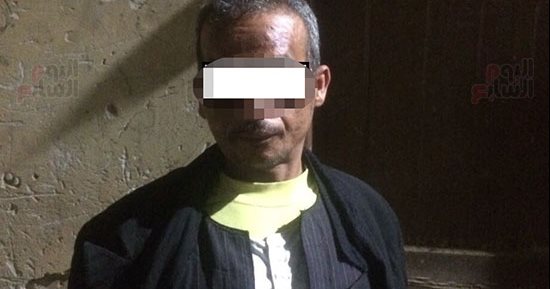 صور.. بائع "نبق" يخطف طفلا ويضعه على العربة الكارو والأهالى يضبطونه