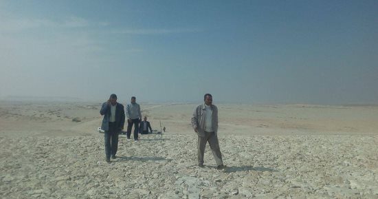 صور.. سكرتير عام مساعد أسيوط يتفقد مخرات السيول تحسبا لهطول أمطار