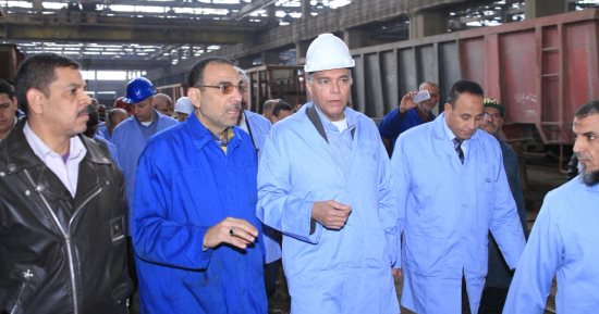 وزير النقل يطالب مسئولى السكة الحديد بعدم خروج قطارات من الورش قبل صيانتها