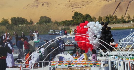 صور.. انطلاق فعاليات مهرجان أسوان الدولى للفنون بعروض نيلية