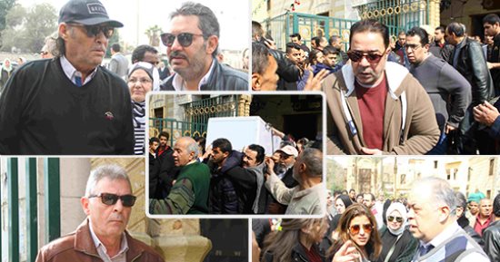 محمود حميدة وفاروق الفيشاوى ونجوم الفن يودعون جثمان محمد متولى