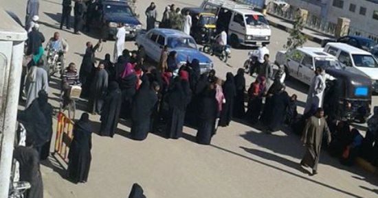 أهالى إسنا يطالبون بصرف معاش تكافل وكرامة.. وكيل التضامن: نهاية فبراير الجارى