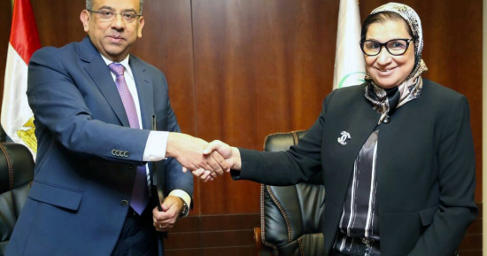 البريد والبنك الأهلى المتحد يوقعان بروتوكول تعاون لتنظيم الخدمات المالية