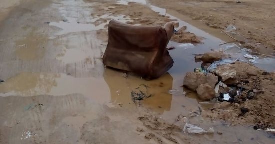 قارئ يشكو من طفح مياه الصرف وعدم وجود غطاء للبالوعة بمدينة المعراج فى المعادى