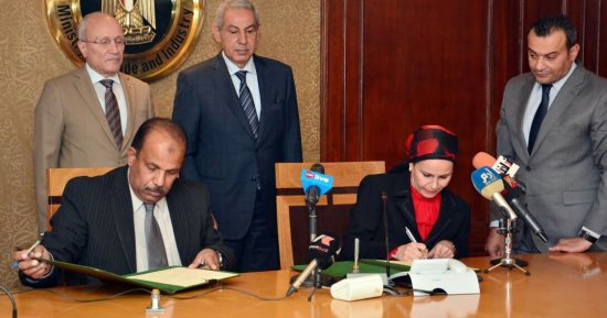 وزيرا التجارة والإنتاج الحربى يشهدان توقيع 3 بروتوكولات فى مجال الصناعة
