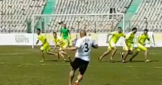روبرت كارلوس ينشر فيديو لهدفه فى مرمى الحضرى 