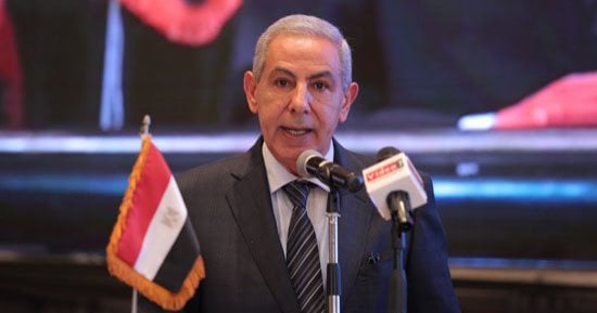 وزير الصناعة يقرر تشكيل مجلس إدارة مؤقت لغرفة الملابس الجاهزة  