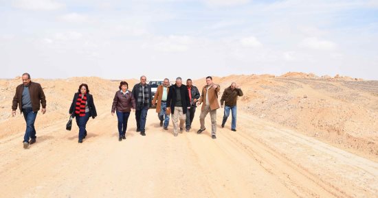 محافظ المنيا يتفقد مشروع استزراع 20 ألف فدان