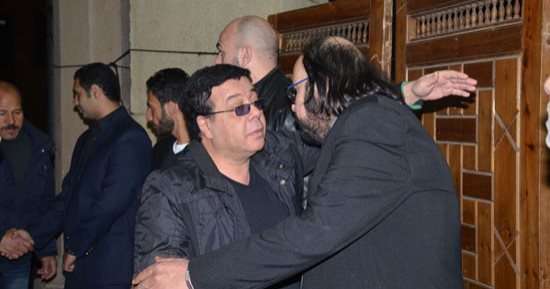 صور.. فيفى عبده ووفاء عامر وأحمد آدم فى عزاء شقيقة طلعت زكريا