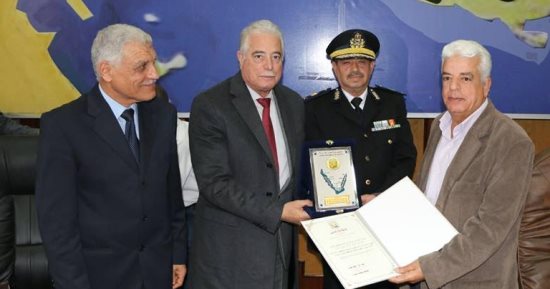  محافظ جنوب سيناء يكرم مديرى "القوى العاملة" و"التنظيم والإدارة" لبلوغهما سن المعاش