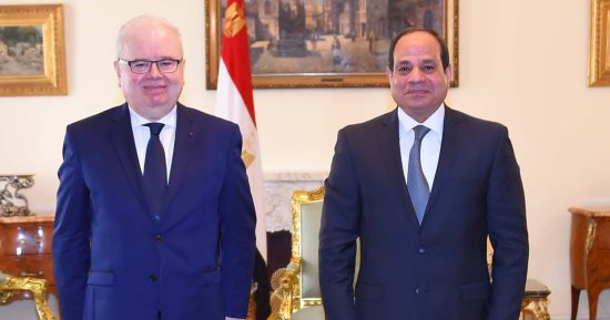 السيسى يؤكد تطلع مصر للاستفادة من المدرسة الوطنية الفرنسية لإعداد الكوادر 