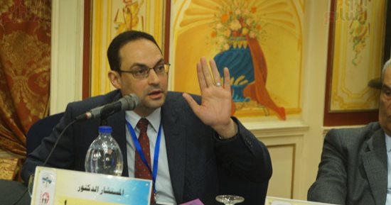 صور.. رئيس التنظيم والإدارة: ورش عمل للموظفين للتعريف بالمخالفة والثواب والعقاب