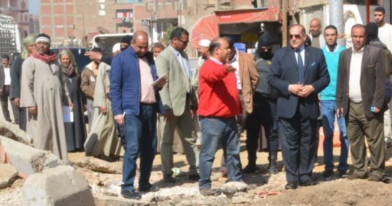 صور.. محافظ سوهاج يتفقد أعمال توصيل الصرف الصحى بمدينة أخميم