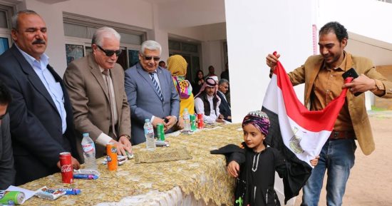 صور.. محافظ جنوب سيناء يشهد الأنشطة المدرسية بدهب تشجيعًا للمواهب