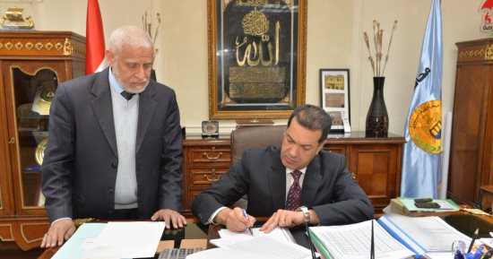 محافظ أسيوط يعتمد نتيجة مسابقة الطب البيطرى واختيار 80 طبيبا.. صور
