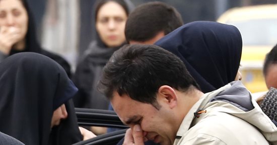 صحافة إيران تكشف صراع سياسى بين أجنحة السلطة بكواليس حادث الطائرة المنكوبة