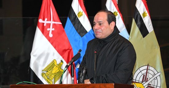 السيسى لطلاب الحربية: زملاؤكم من الجيش والشرطة يبذلون جهدا عظيما ضد الإرهاب