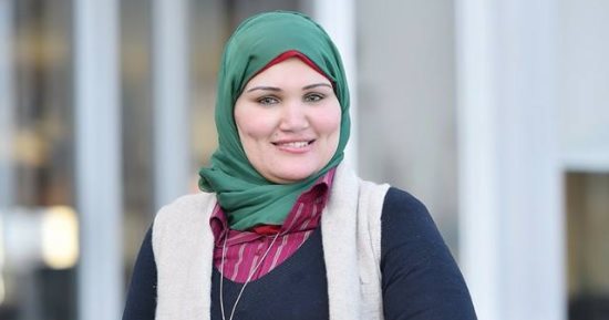 لو غلط ابنك علميه.. 8 نصائح لتربية إيجابية لطفلك