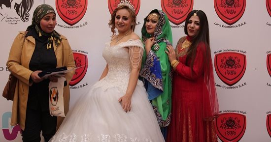 عبير عبد اللاه تحصل على المركز الأول فى مسابقة مصفف الشعر بمهرجان الجمال
