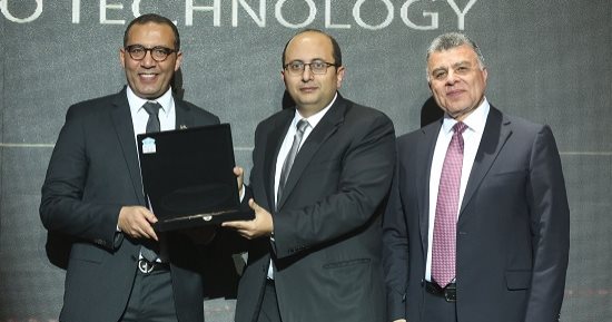 تكريم رئيس شركة "سيكو" فى احتفالية Business Today على إنتاج أول موبايل مصرى