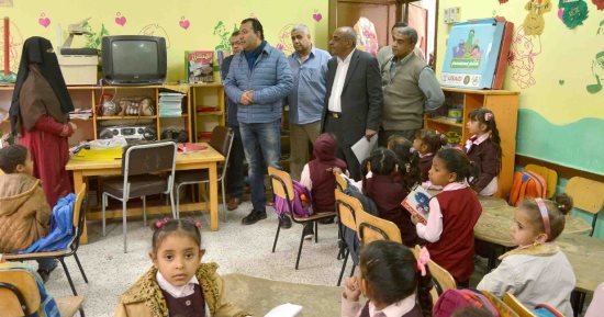 صور.. محافظ الأقصر يتابع الخدمات والمنشآت بنجع الخطباء والكرنك