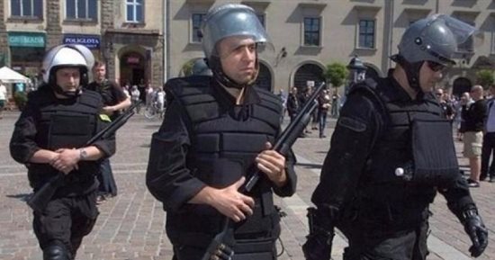 اعتقال 13 عضوا فى منظمة إجرامية جنوب غربى بولندا