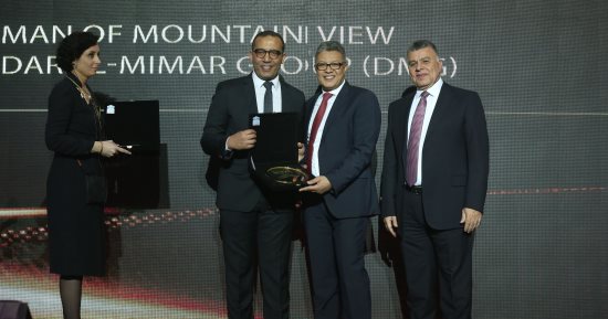 تكريم أيمن إسماعيل رئيس شركة المعمار فى احتفالية Business Today