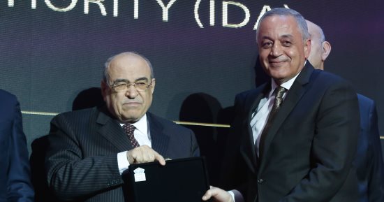 تكريم أحمد عبد الرازق رئيس هيئة التنمية الصناعية خلال احتفالية Business Today