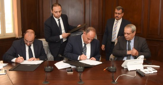 محافظ الإسكندرية يوقع بروتوكول لتوصيل الغاز الطبيعى لـ180 ألف وحدة بـ2018