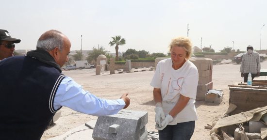 صور.. رئيس صندوق التنمية الثقافية يتفقد أعمال سيمبوزيوم أسوان للنحت