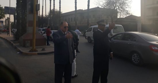 صور.. مدير أمن الجيزة يتفقد الحالة المرورية بميدان الجلاء 
