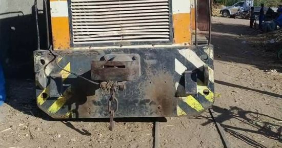 صور.. خروج جرار قطار نقل القصب المتجه لمصنع السكر بجرجا عن القضبان 