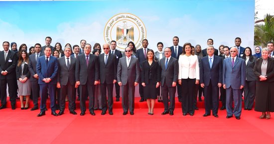 رسائل الرئيس خلال افتتاح مركز خدمات المستثمرين.. السيسي: الحكومة مش طرف فى استيراد الغاز ومفيش حاجة نخبيها.. ويؤكد: جبنا جون فى موضوع الغاز وهنبقى مركز إقليمى للطاقة.. وللمستثمرين: محدش يقدر يمسكم إلا بالقانون