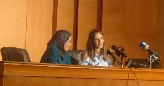 منى زكى عن الفنان أحمد زكى: "اندهشت من حنانه والكلام عن عصبيته كدب"