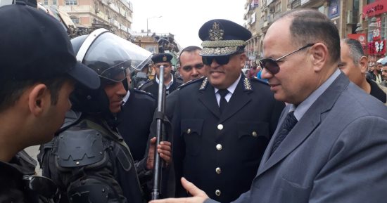 صور.. مدير أمن الجيزة يقود حملة إزالة إشغالات بميدان الحصرى فى أكتوبر