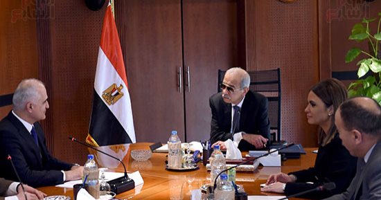 بدء لقاء رئيس الوزراء بوزير الأقتصاد الأذربيجاني لبحث سبل التعاون المشترك (صور)