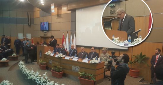 إبراهيم محلب من جامعة الإسكندرية: نتبنى إنشاء 13 مدينة جديدة ونسفنا 120 مليون متر صخور بهضبة الجلالة.. تنفيذ 7 آلاف كيلو طرق بتكلفة 84 مليار جنيه لربط مصر.. والدولة نفذت 3195 مشروعا بتكلفة 667 مليارا.. صور