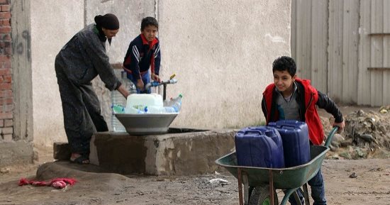 صورة اليوم.. جدع من صغر سنه فى مواجهة الأيام