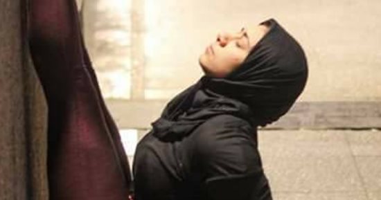 رواد مواقع التواصل يتداولون صورا لفتاة ترقص الباليه على كوبرى قصر النيل 