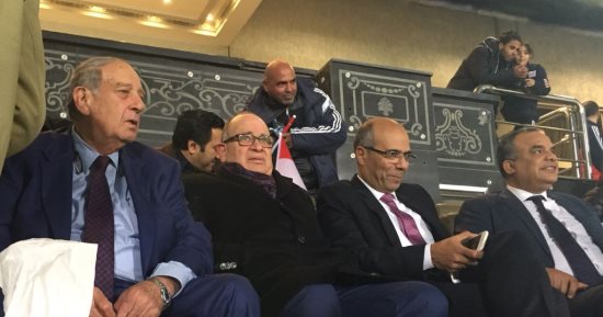صور.. عبد السلام وكردى فى مقصورة مباراة المقاصة وبطل السنغال