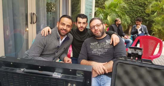 فيديو.. رامز أمير يحتفل مع فريق عمل "المعجزة" فى أول يوم تصوير