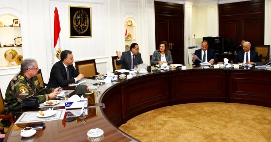 وزير الإسكان يترأس اجتماعاً لمتابعة مشروع تطوير محور المحمودية بالإسكندرية