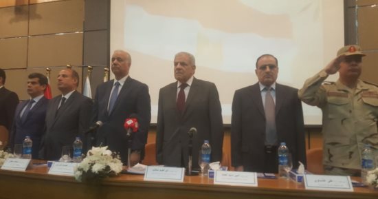 صور.. محلب بجامعة الإسكندرية: تنفيذ 7 آلاف كيلو طرق بتكلفة 84 مليار جنيه