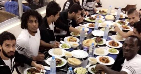 شاهد.. حفل عشاء لاعبى المصرى بعد التأهل لدور الـ32 بالكونفدرالية