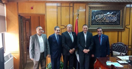 رئيس جامعة قناة السويس يستقبل العمداء الجدد لكليات الطب والآداب والزراعة