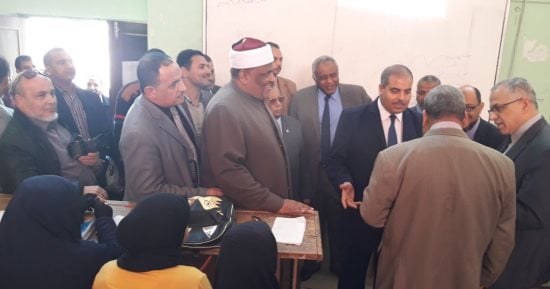 عباس شومان ومحمد المحرصاوى يتفقدان كليات فرع جامعة الأزهر فى قنا‎