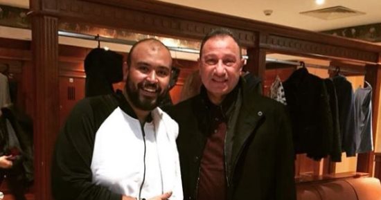 مصطفى بسيط نجم "مسرح مصر" ينشر صورته مع الخطيب.. ويعلق: صباح التواضع
