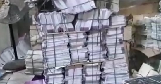 صور.. المصنفات تداهم مطبعة وتضبط 67 ألف كتاب وراوية مقلدة