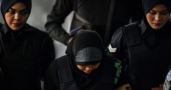 صور.. استئناف محاكمة المتهمتين بقتل شقيق زعيم كوريا الشمالية بماليزيا